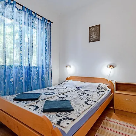 Amazing Home In Vela Luka With Kitchen *