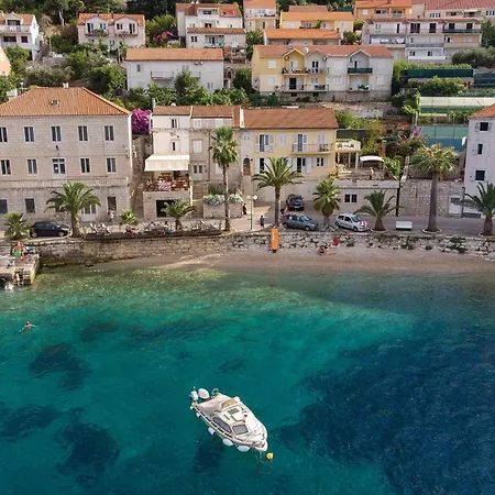 Amazing Home In Vela Luka With Kitchen *